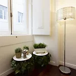 Downtown Classic By Homing Apartment *